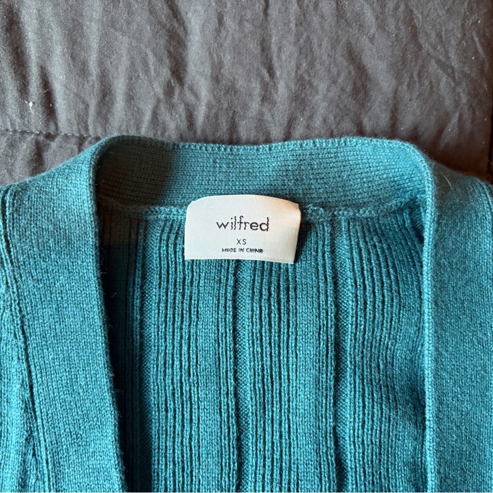 Aritzia WILFRID PLUGE TOP (NWT) - Picture 3 of 6